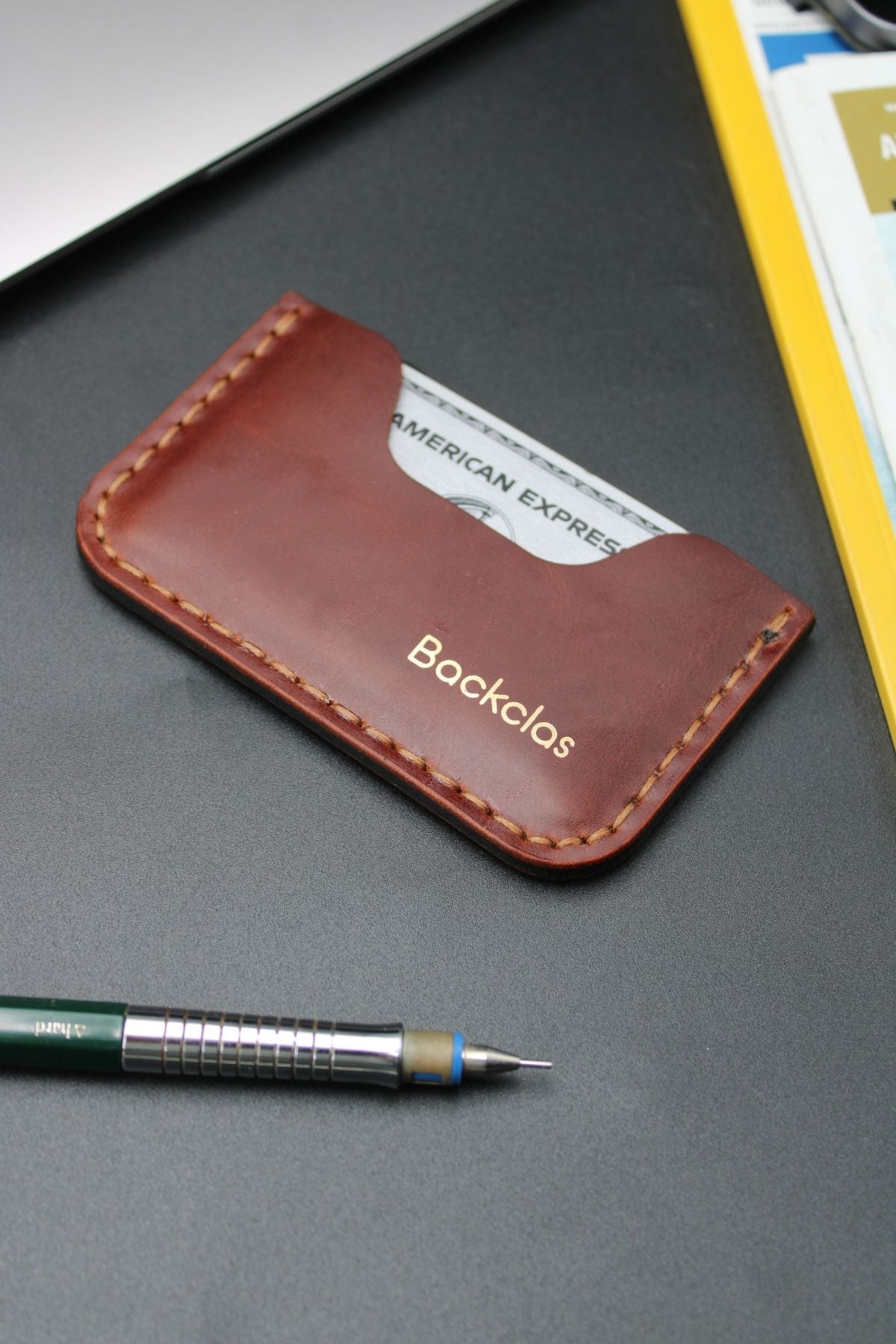 Zamansız Dokunuş – Antik Deri 3 Gözlü Yatay Kartlık