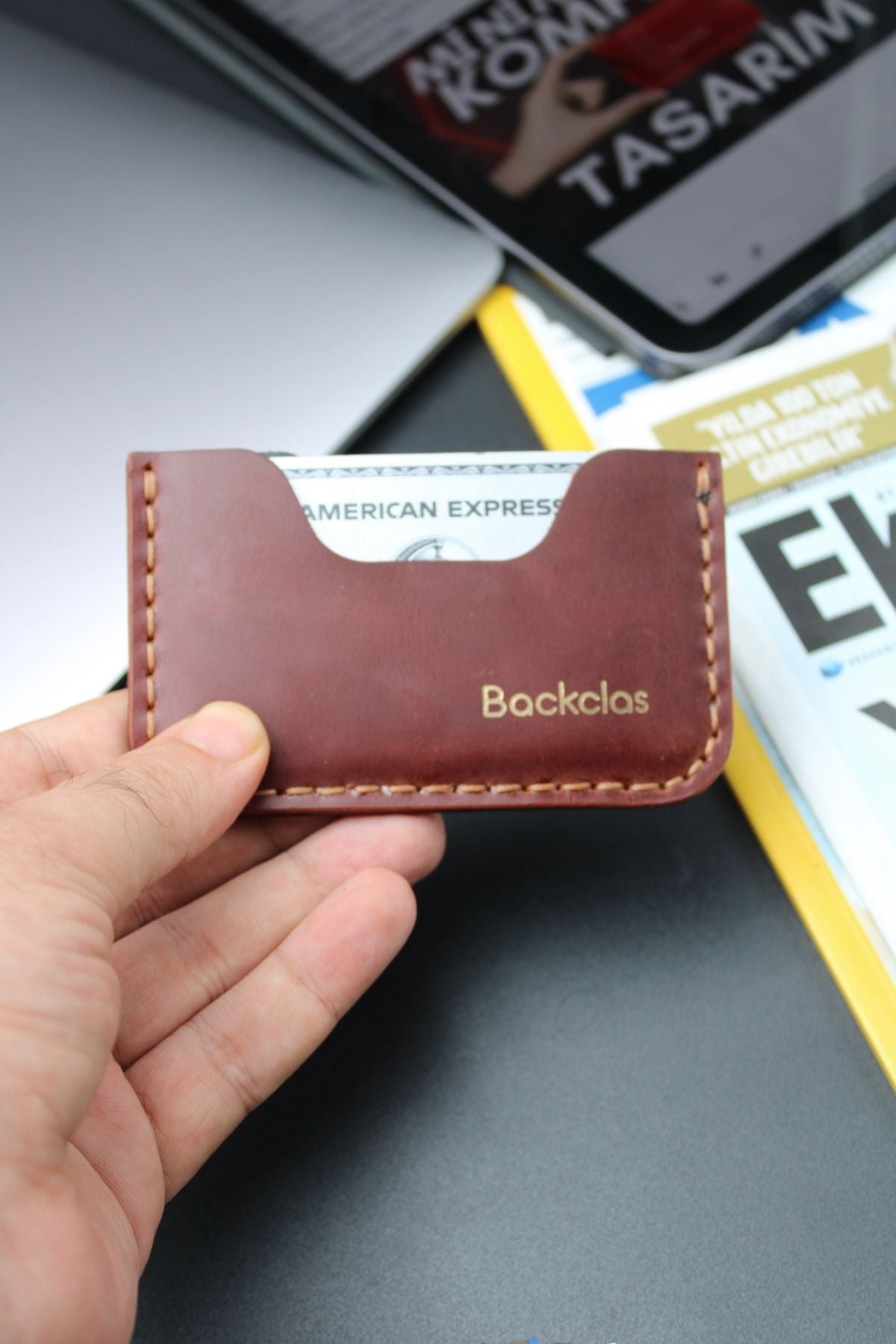 Zamansız Dokunuş – Antik Deri 3 Gözlü Yatay Kartlık