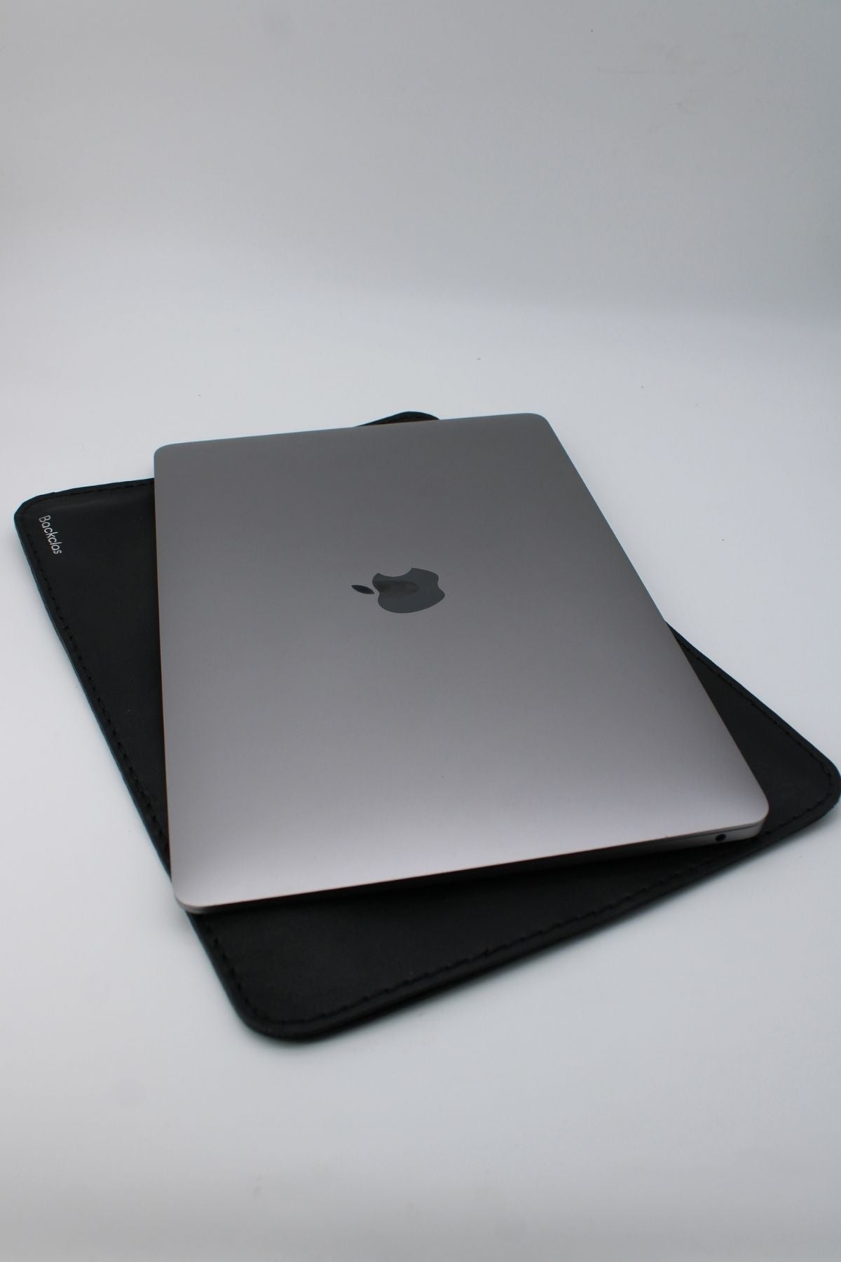 Full Siyah Deri 13 İnç MacBook Kılıfı - Full Siyah Deri Koleksiyonu