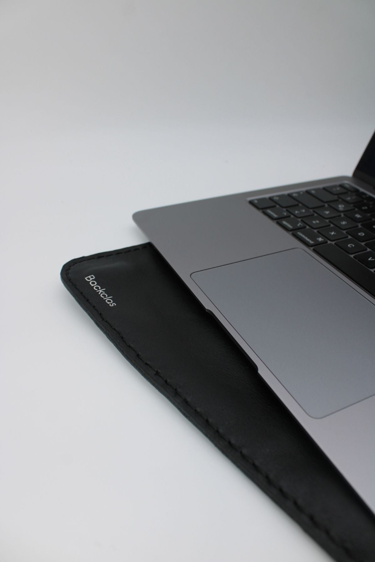 Full Siyah Deri 13 İnç MacBook Kılıfı - Full Siyah Deri Koleksiyonu