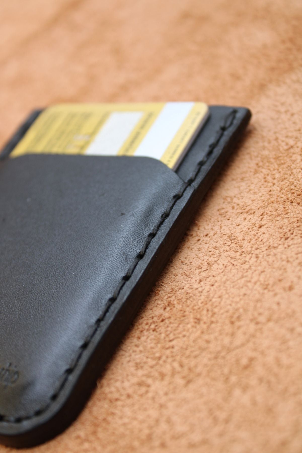 Ultra Minimalist İnce Siyah Dikey Kartlık - 3 Kart Yuvası