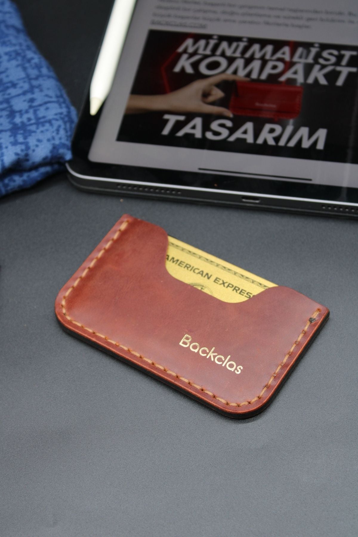 Zamansız Dokunuş – Antik Deri 3 Gözlü Yatay Kartlık