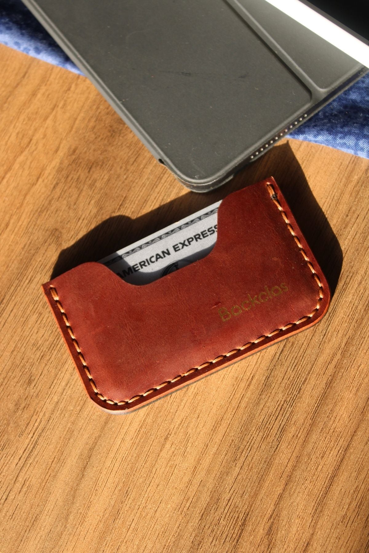 Zamansız Dokunuş – Antik Deri 3 Gözlü Yatay Kartlık